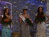 Zleva eská Miss World Lucie Kovandová, uprosted eská Miss Gabriela Kratochvílová, vpravo eská Miss Earth Monika Leová.