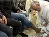 Pape provádl tento rituál mezi lidmi z okraje spolenosti u jako argentinský kardinál 