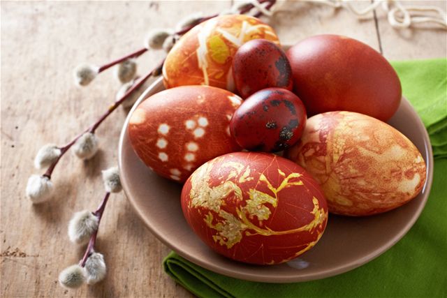 Velikonoce bez chemie. Jak barvit vajíčka přírodními barvami? | Dobrá chuť  | Lidovky.cz