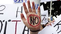 EU a MMF �ádaly, aby p�ed poskytnutím zahrani�ní pomoci Kypr vlastními silami shromá�dil 5,8 miliardy eur.