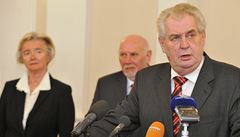 Prezident Zeman navrhl tyi kandidáty na ústavní soudce.