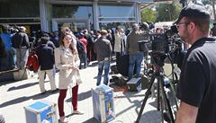 Před bankami se sešlo víc novinářů než klientů. | na serveru Lidovky.cz | aktuální zprávy