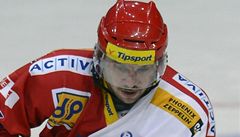 Slavia Praha - Rytí�i Kladno. Jaromír Jágr z Kladna (vp�edu) a Petr Kadlec ze Slavie