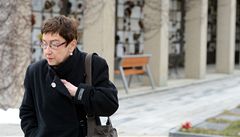 Sociolo�ka Ji�ina �iklová p�ichází na poh�eb Rudolfa Batt�ka.