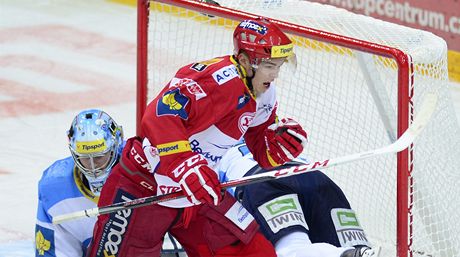 Hokejista Slavie Tomá Hertl se raduje