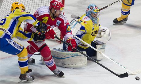 Tinec -  Zlín. Zleva Marek Melenovský (Zlín), Jan Peterek (Tinec), Jakub Sedláek (Zlín)