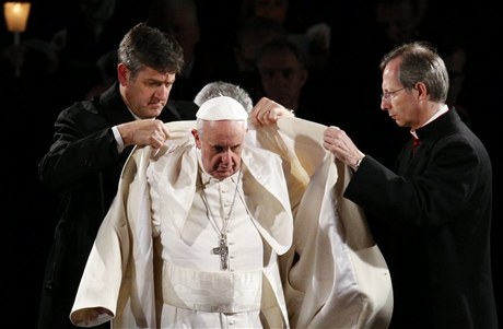 Pape Frantiek poprvé ve své funkci vedl velkopátení liturgii Památky umuení Pán.