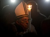 Pape Frantiek s hoící svící