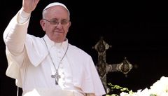 Papež František  v březnu 2013 mává davu na Svatopetrském náměstí. | na serveru Lidovky.cz | aktuální zprávy