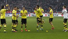 Dortmund zdolal Stuttgart a oddlil mistrovsk oslavy Bayernu