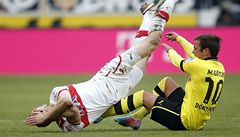 Fotbalista Borussie Dortmund Mario Götze a Georg Niedermeier ze Stuttgartu