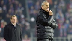 Sparta Praha - Viktoria Plze�. Trenér Sparty Vít�zslav Lavi�ka (vpravo) 