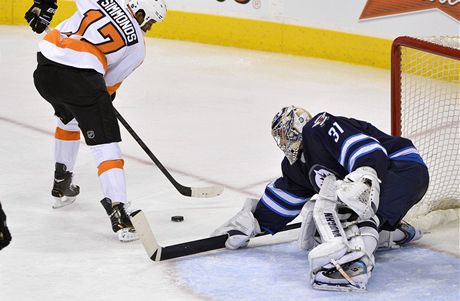 Ondej Pavelec pi zápase s Philadelphií.