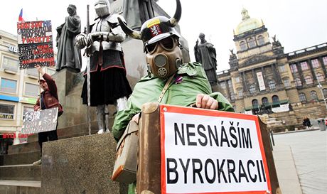Demonstrující na Václavském námstí.