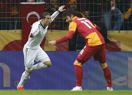 Fotbalista Realu Madrid Cristiano Ronaldo slaví gól