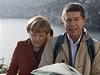 Merkelová s manelem po píjezdu na Ischii.