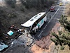 Francouský autobus po havárii na dálnici D5.