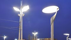 Osv�tlení v P�ístavní ulici u nádra�í v Ústí nad Labem.