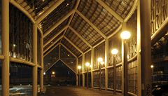 Osv�tlená láze�ská kolonáda v Teplicích. 