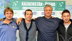 Český daviscupový tým. Zleva Ivo Minář, Radek Štěpánek, trenér Jaroslav Navrátil a Jan Hájek