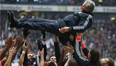 V roce 2012 p�ivedl Heynckes jako poslední trenér Bayern k titulu v Lize mistr�.