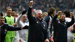 Bayern Mnichov slaví titul. Trenér Heynckes
