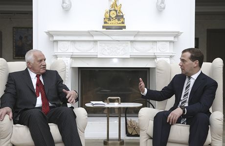 Exprezident Klaus se v Moskv setkal s ruským premiérem Medvedvem