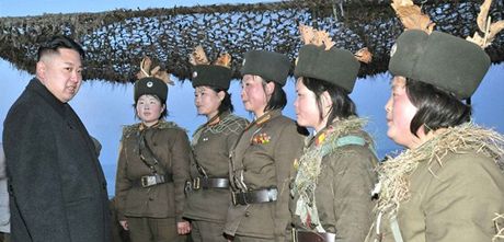 Kim ong-un se svými vojakami