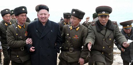 Kim ong-un se svými dstojníky