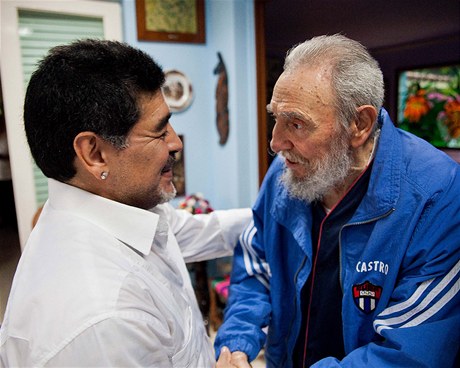 O víkendu navtívil Fidela Castra argentinský legendární fotbalista Diego Maradona.