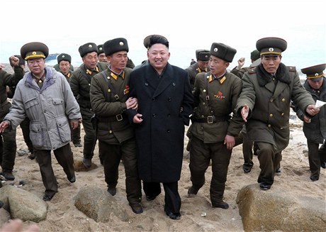 Kim ong-un se svými dstojníky