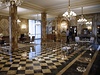 Pohled do vstupní haly jednoho z nejstarích paíských luxusních hotel.