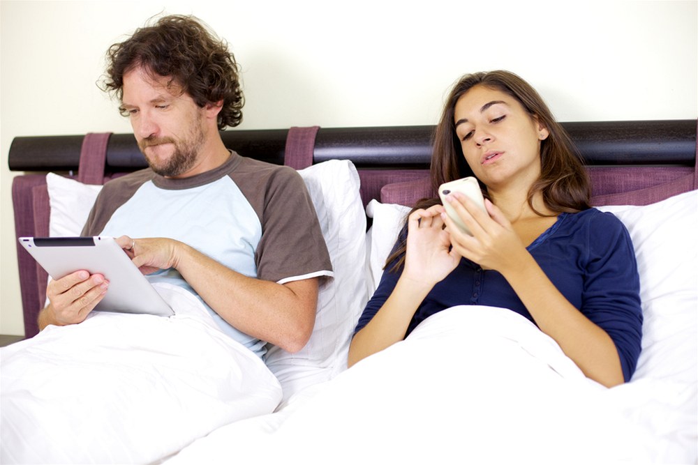 Nadm�rné pou�ívání telefon� a tablet� (ilustra�ní foto)
