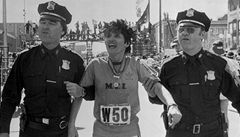 Historie Bostonskho maratonu: odhalen podvodnice i neuznan rekord
