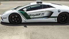 Policie v Dubaji jezd v Lamborghini, chce udivovat turisty