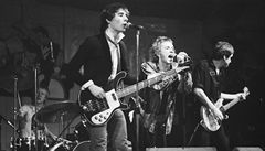 Johnny Rotten s kapelou Sex Pistols na koncertě v Amsterodamu v lednu 1977. | na serveru Lidovky.cz | aktuální zprávy