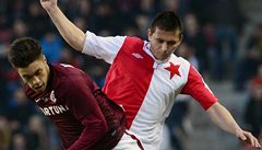 Václav Kadlec ze Sparty (vlevo) a Mat�� �onka ze Slavie