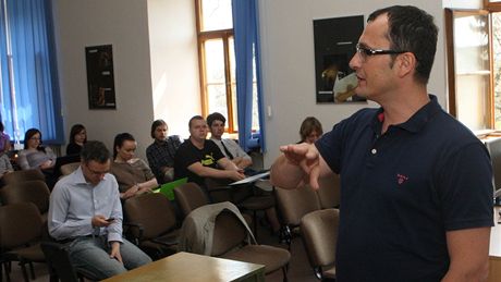 éfredaktor LN Dalibor Balínek bhem pednáky na Filozofické fakult Univerzity Palackého v Olomouci. 