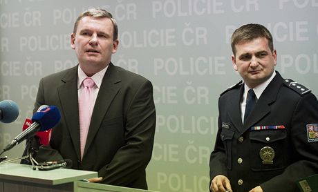 éf protikorupní policie Tomá Martinec (vlevo), který rezignuje k 15. kvtnu na svou funkci s policejním prezidentem Martinem ervíkem.