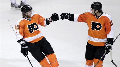 Philadelphia Flyers. Voráek a Luke Schenn.