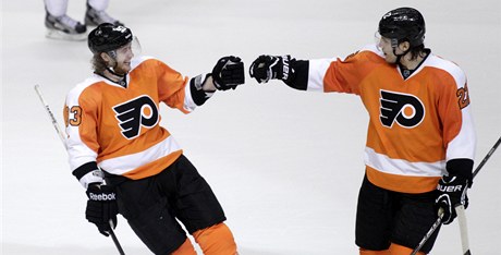 Philadelphia Flyers. Voráek a Luke Schenn.