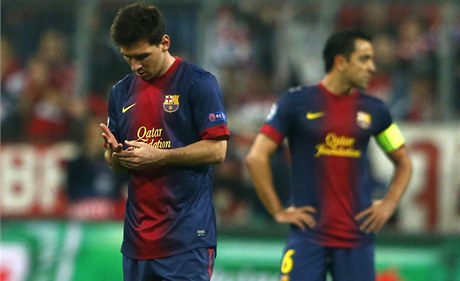 Barcelona. Messi a v pozadí Xavi.