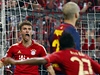 Bayern Mnichov. Muller (vlevo) slaví gól do sít Barcelony