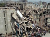 V Bangladéi se zítila osmipodlaní budova. V troskách zemely stovky lidí.
