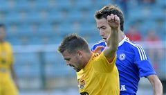 Lubo� Kalouda z Dukly (vlevo) a Tomá� Ho�ava z Olomouce