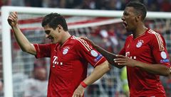 Bayern Mnichov. Zleva Gomez, Boateng a Ribéry.