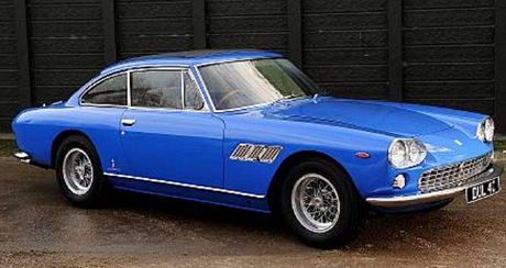 V Británii se bude drait Ferrari 330GT, první vz Johna Lennona