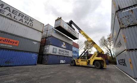 Modernizované kontejnerové pekladit v Paskov na Frýdecko-Místecku, za jeho dostavbu získala letos v záí logistická spolenost Advanced World Transport (AWT) ocenní v souti Volná cesta.