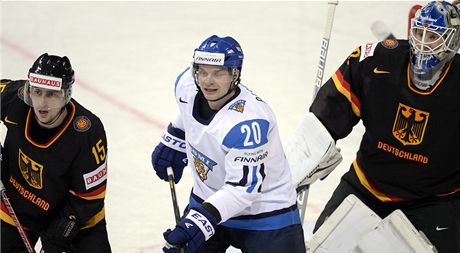 Hokejista Finska Janne Pesonen (uprosted) a Nmec Jens Baxmann
