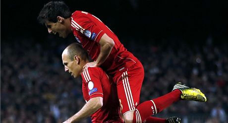 Robben a Martinez slaví postu pes Barcelonu.